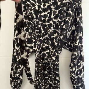 H&M Monochrome Abstract Blouse